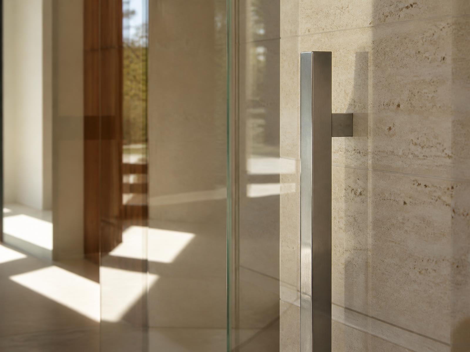 acme-detail-glass-BYtZ-IPq